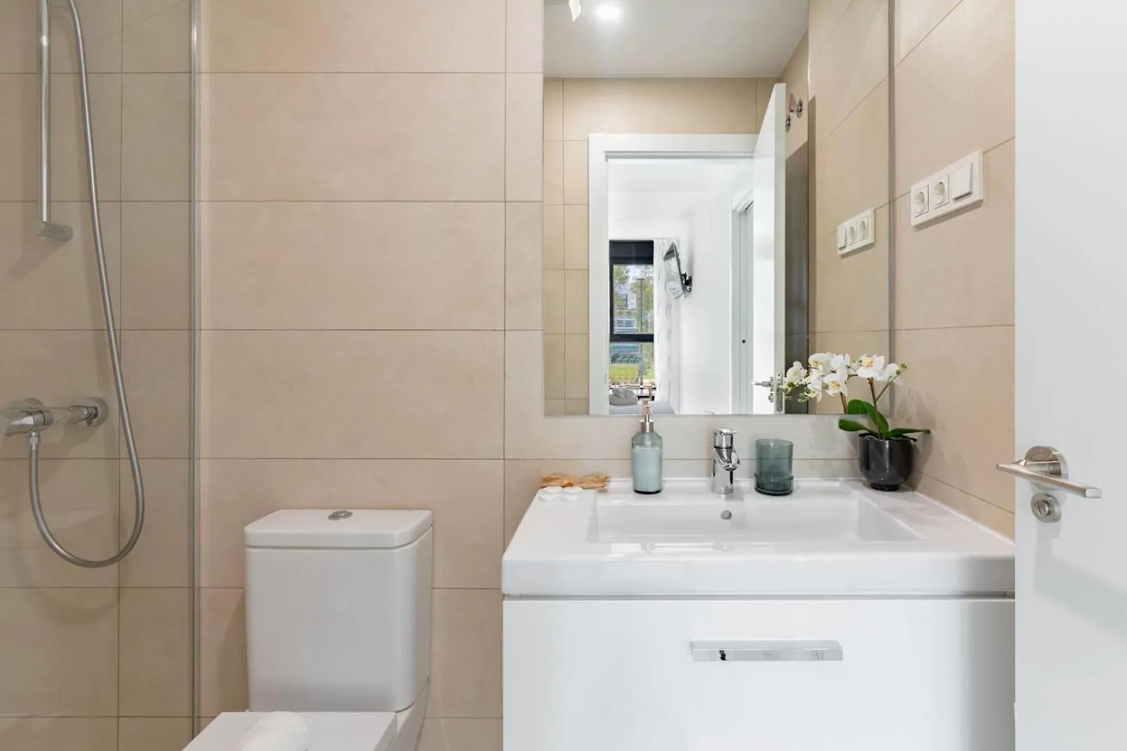 Guestready - Modern Getaway In Malaga Apartment